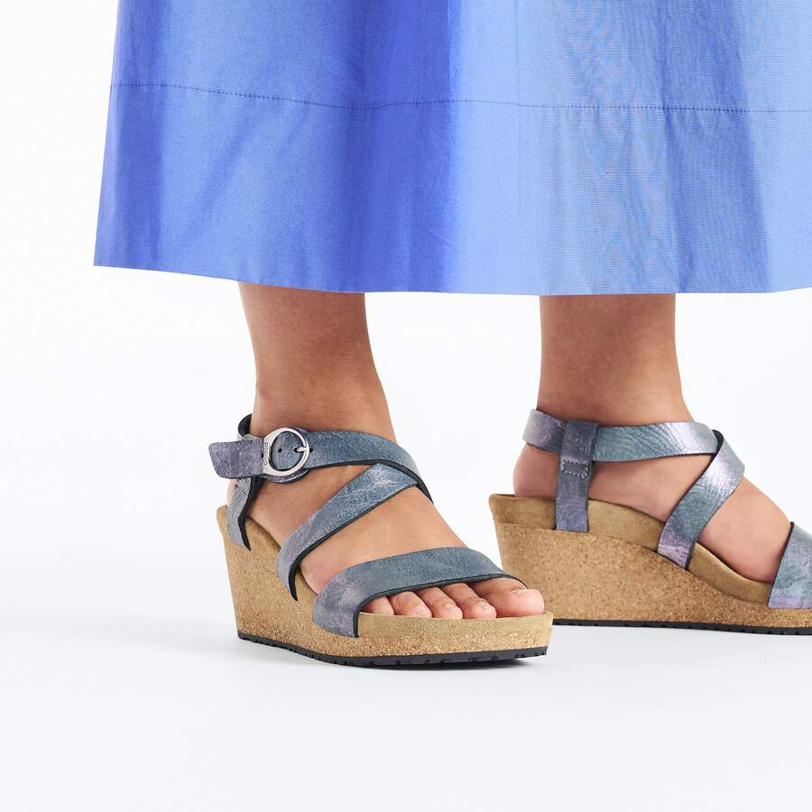 Sibyl Ring-Buckle Nubuck Leather - Metallic Black